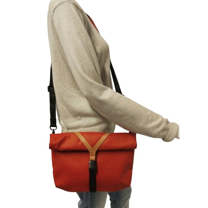 Aunts & Uncles TAKAHASHI RE Umhängetasche red